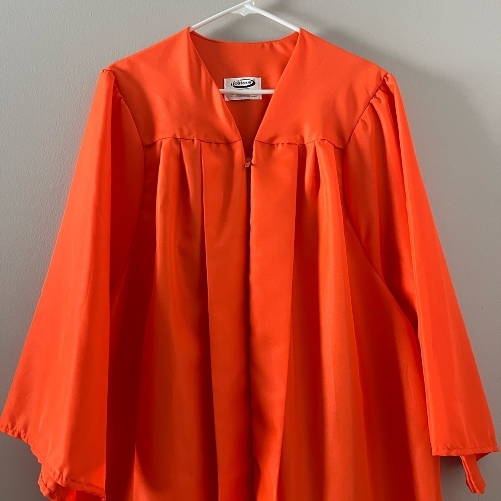 Jostens Orange graduation gown 👩🏼‍🎓 size 5’1 to 5’3‎